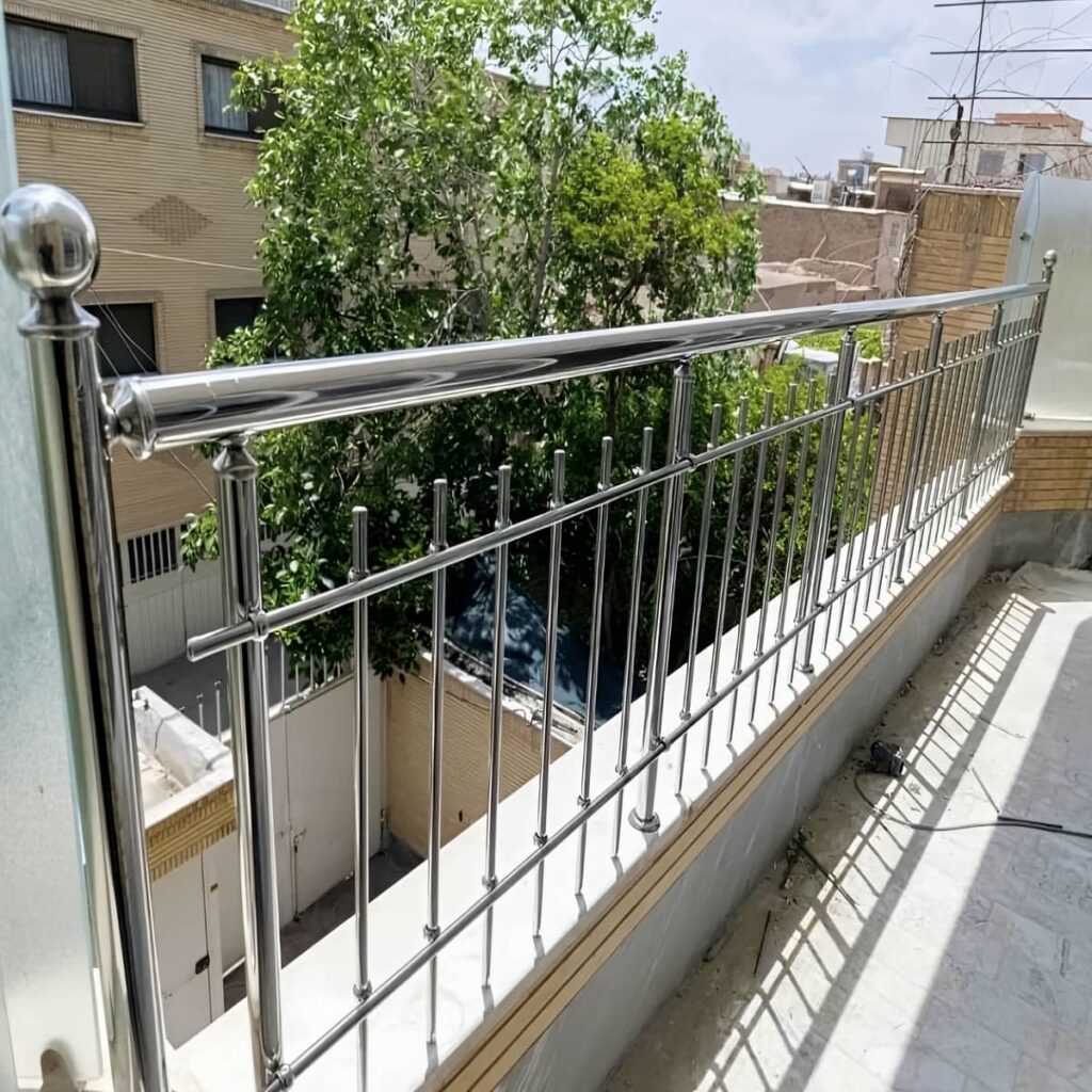 نرده تراس فلزی سفارشی برای دهانه بزرگ