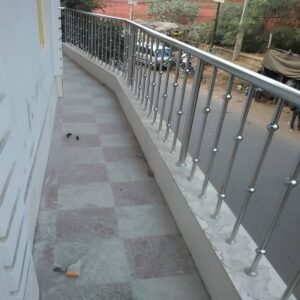 نرده پله آپارتمان فلزی با طراحی سفارشی