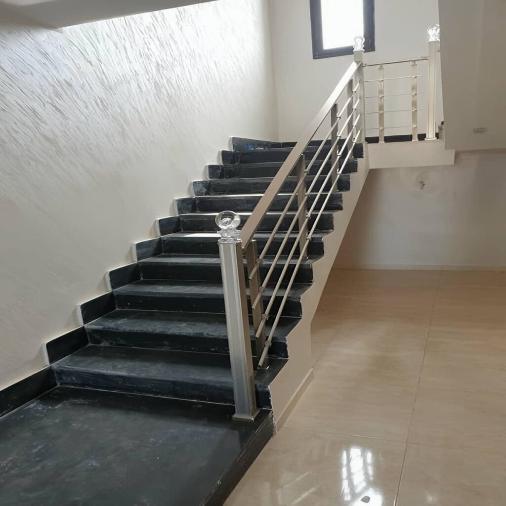 نرده استیل بالکن مناسب فضای گرم و خشک