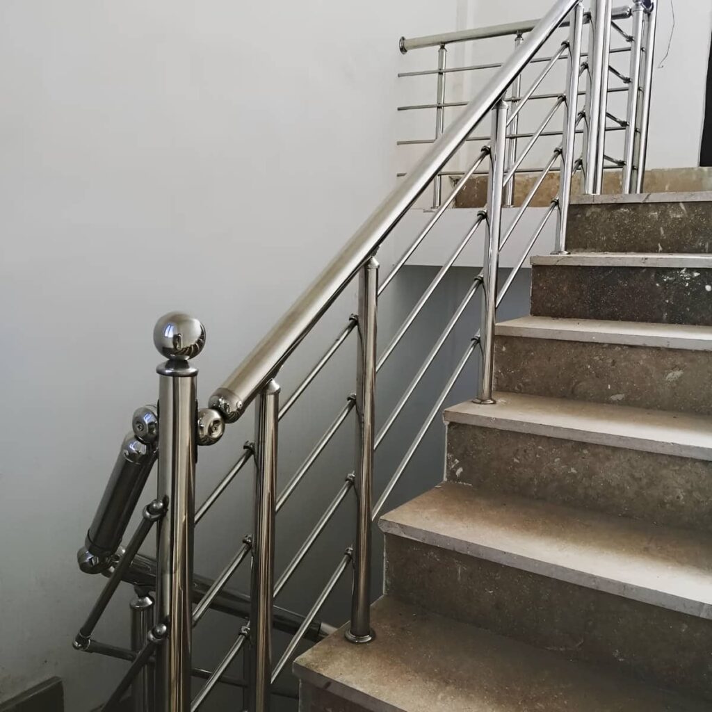 نرده استیل بالکن با طراحی ساده