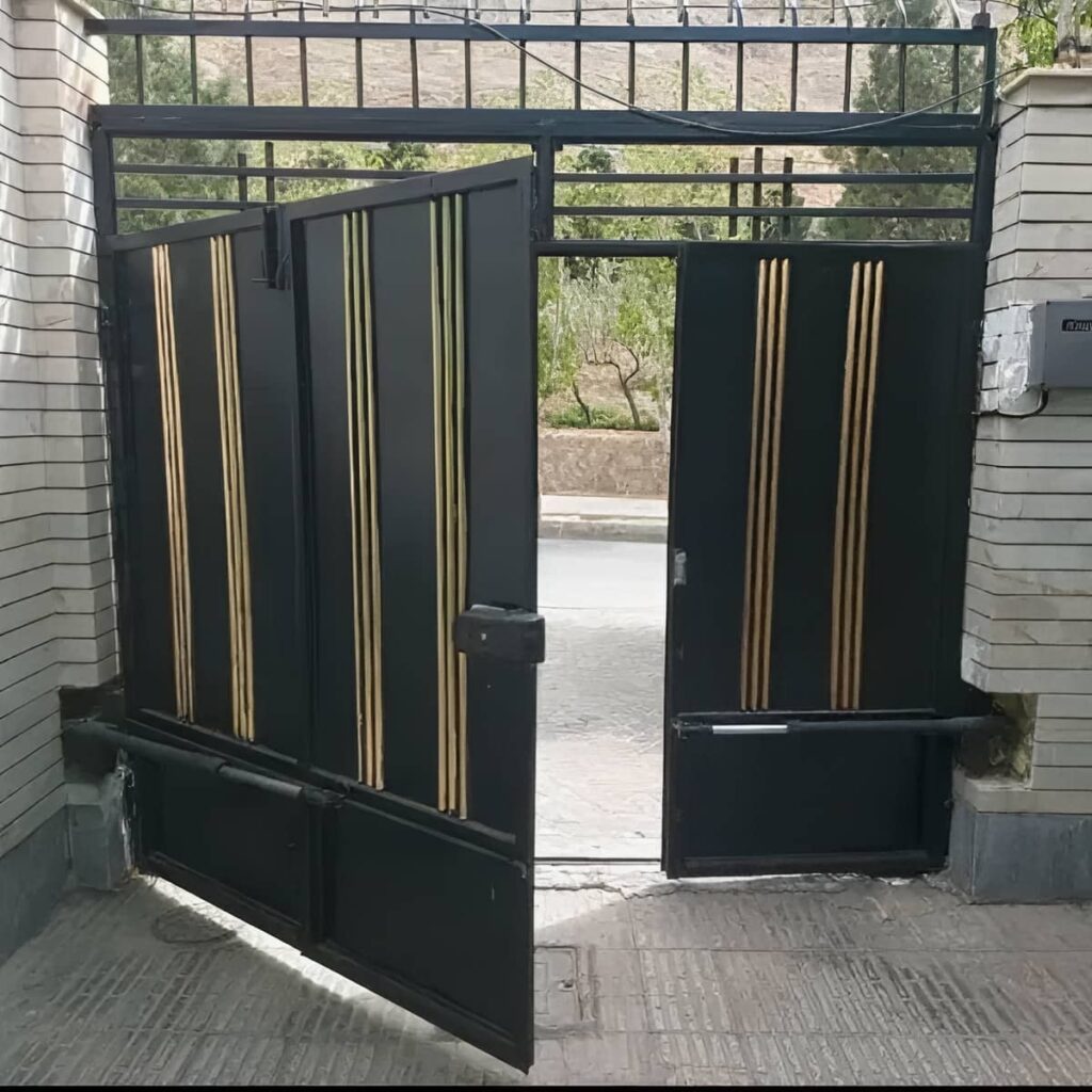 جک ریموت دار روی درب پارکینگ فلزی