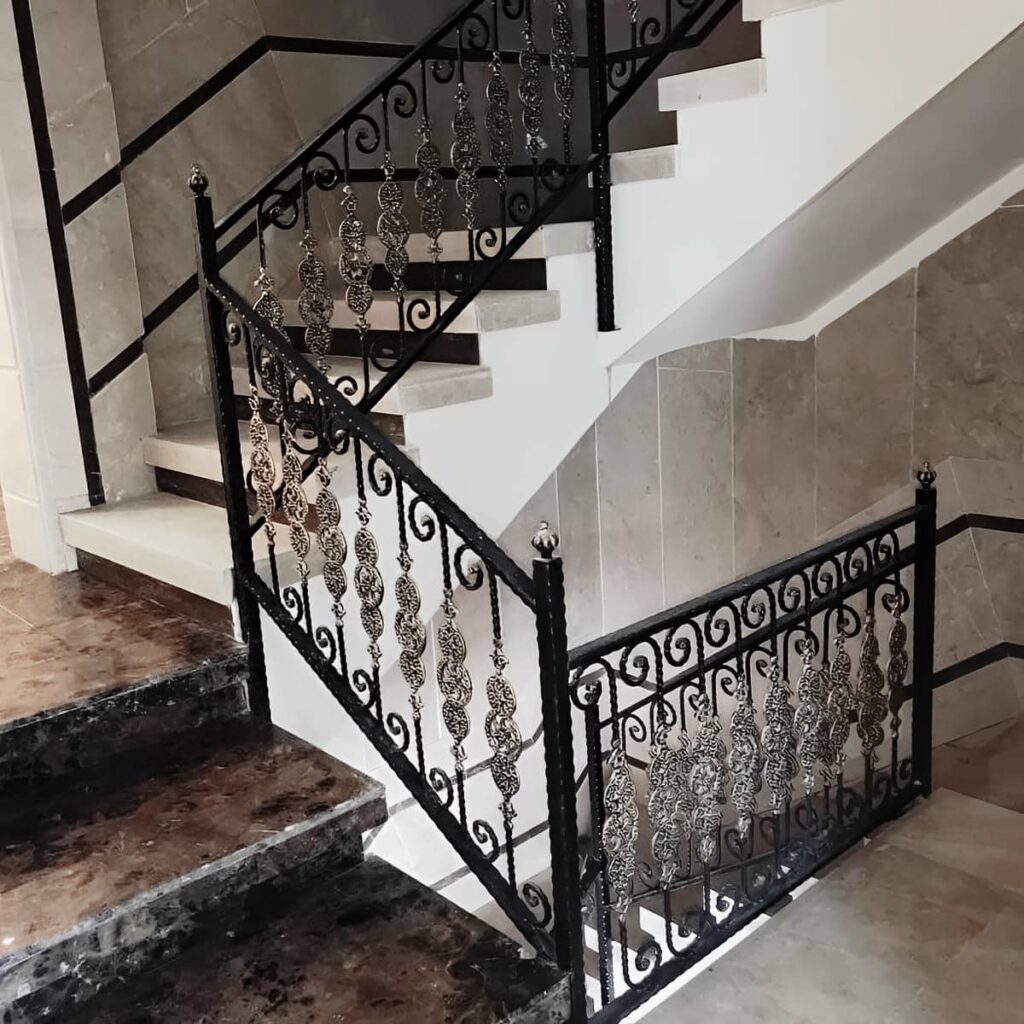 نرده فرفورژه بالکن با پوشش مقاوم نرده فرفورژه بالکن با پوشش مقاوم