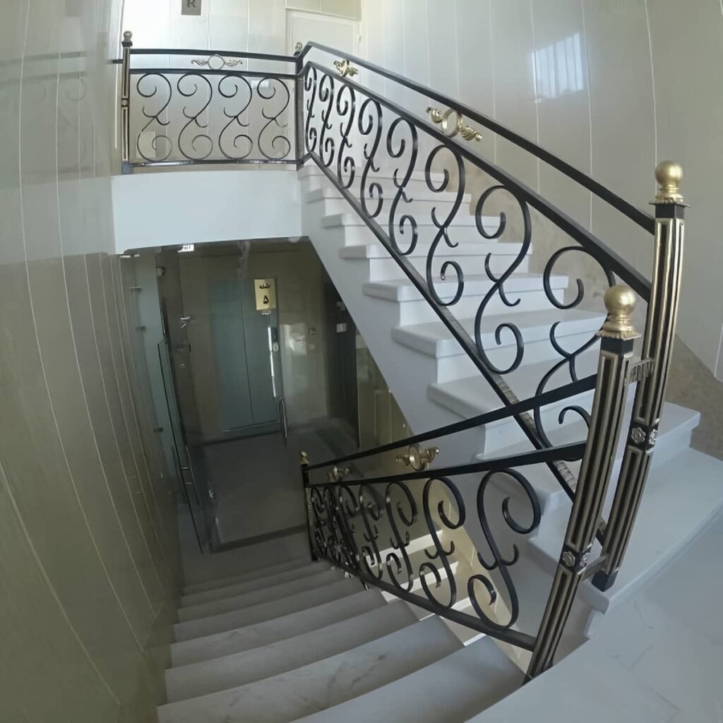 نرده پله کلاسیک مناسب ویلا