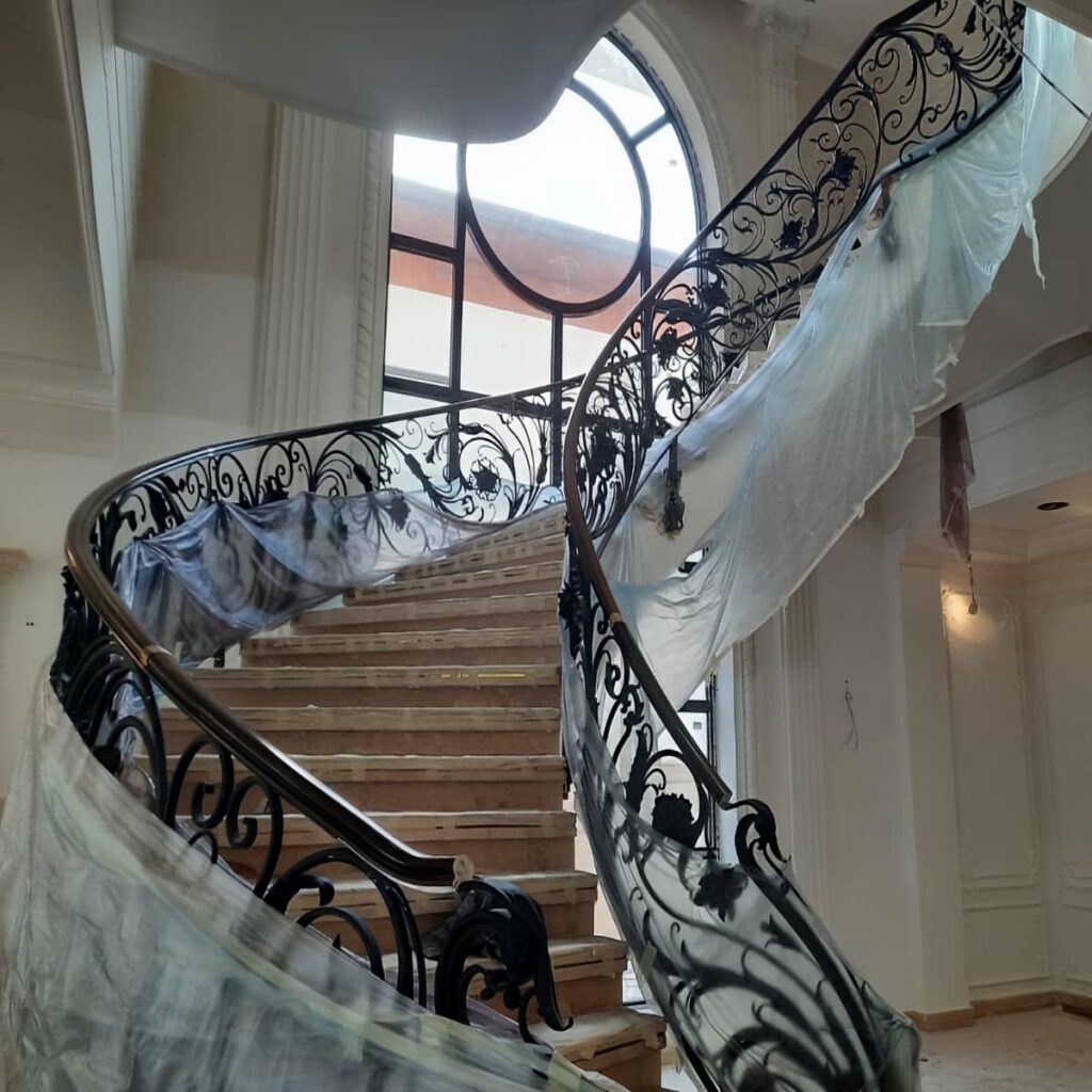 نرده فرفورژه راه پله با پوشش سطحی