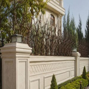 حفاظ روی دیوار حیاط فلزی با طراحی شاخ گوزنی