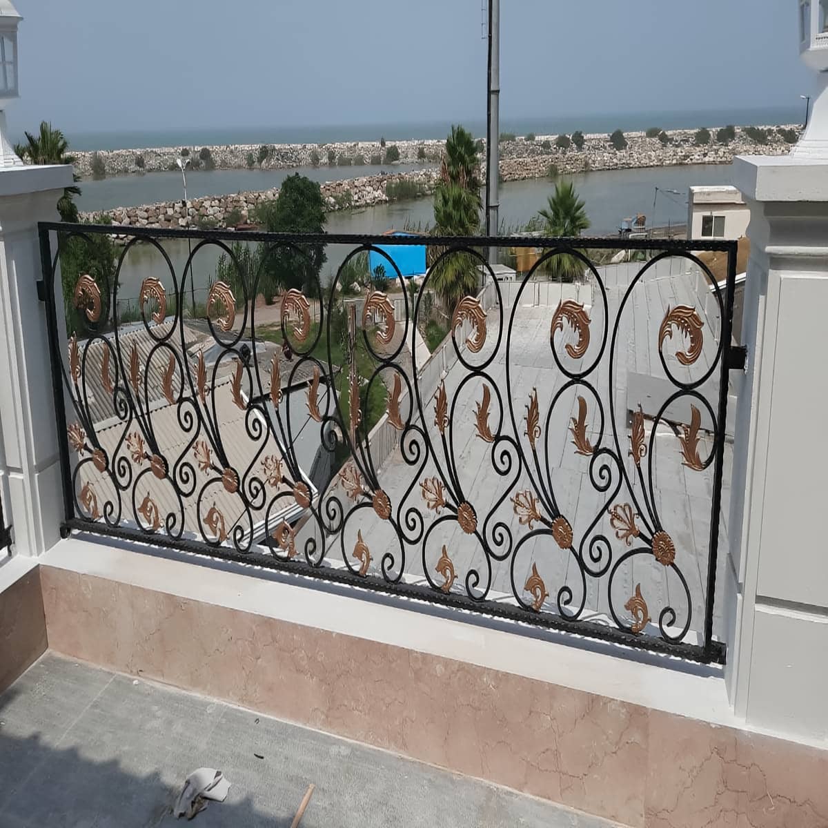 نرده پله مقاوم فلزی در فضای باز مرکز فروش نرده پله با قیمت مناسب برای مقاومت در برابر باد باران و آفتاب