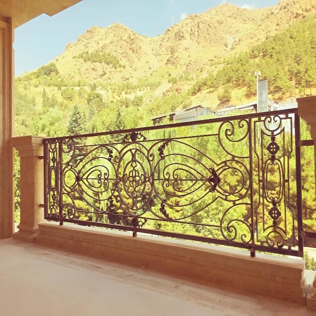نرده بالکن آپارتمان مناسب نمای ساختمان