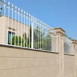 حفاظ سرنیزه ای فلزی با تراکم شاخه مناسب