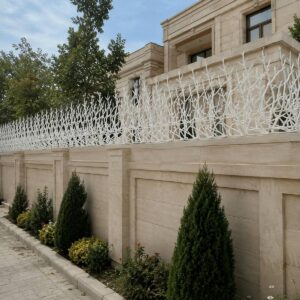 نرده روی دیوار فلزی مناسب نمای کلاسیک