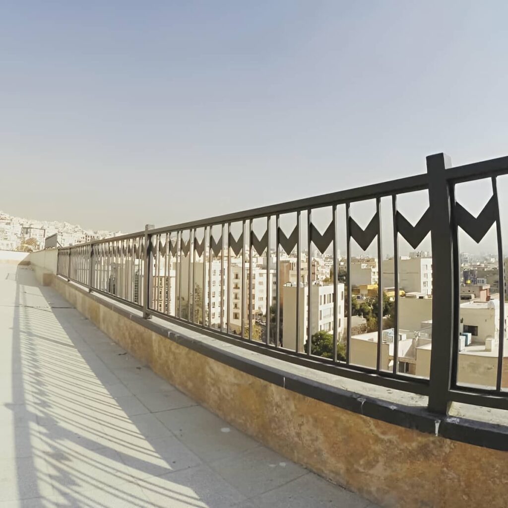 جان پناه بالکن مدرن در اصفهان