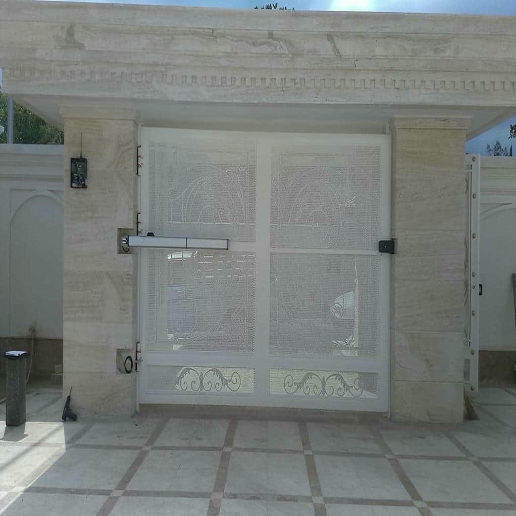 جک بازویی روی درب دو لنگه ساده