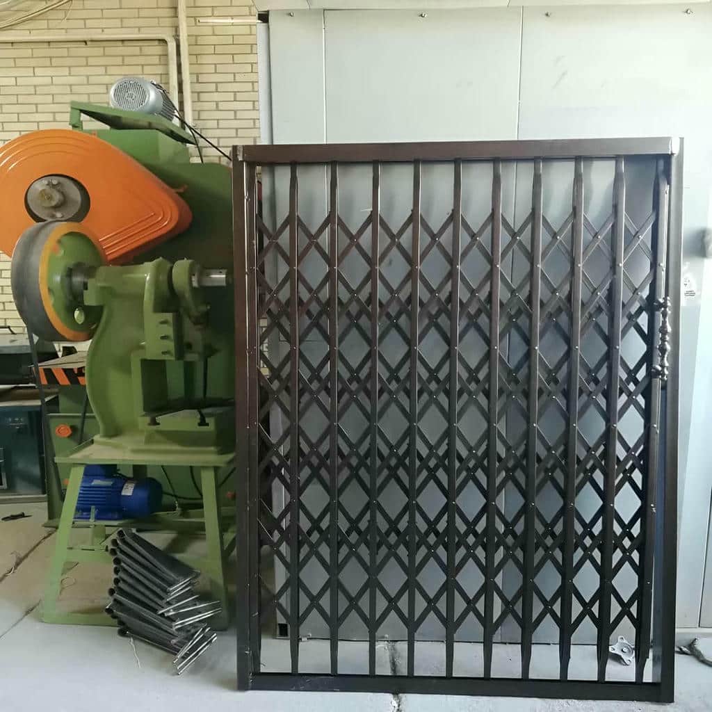 حفاظ درب آکاردئونی آماده تحویل پروژه استان خراسان جنوبی حفاظ درب آکاردئونی آماده تحویل پروژه استان خراسان جنوبی