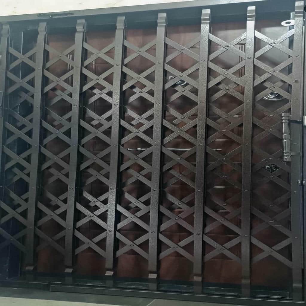 حفاظ درب آکاردئونی بسته بندی شده برای ارسال استان کهگیلویه و بویراحمد