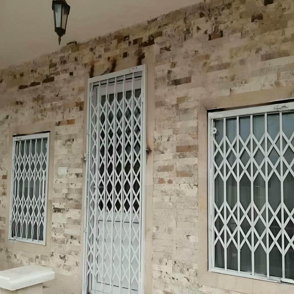 حفاظ درب آکاردئونی بسته بندی شده برای ارسال سمنان حفاظ درب آکاردئونی بسته بندی شده برای ارسال سمنان