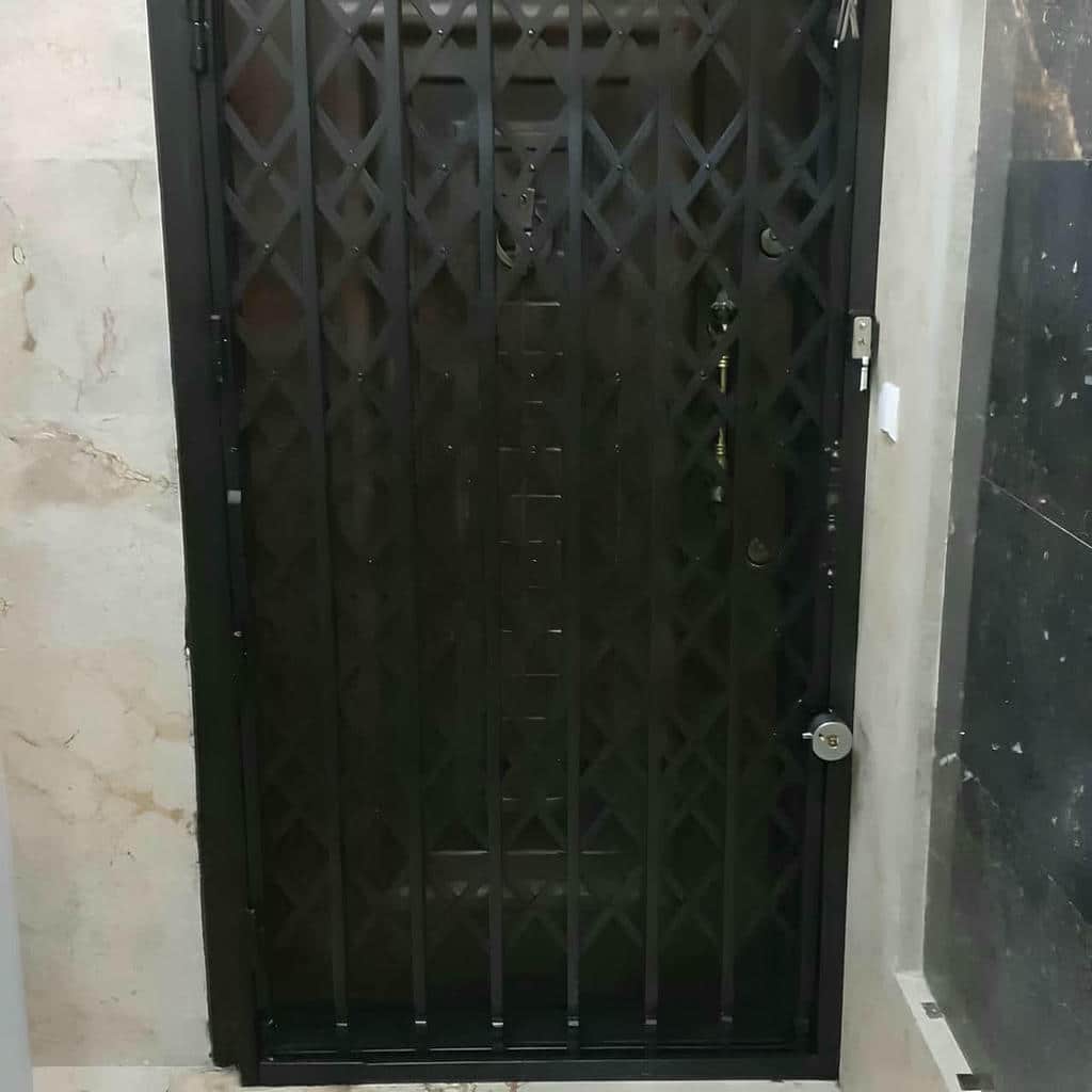 حفاظ درب آکاردئونی بسته بندی شده برای ارسال یاسوج