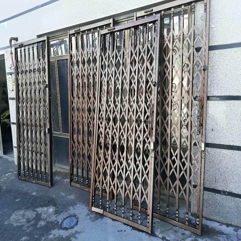 حفاظ درب آکاردئونی سفارشی برای مجتمع شهرکرد حفاظ درب آکاردئونی سفارشی برای مجتمع شهرکرد