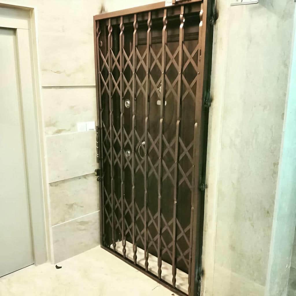 حفاظ درب آکاردئونی سفارشی ساختمان اردبیل حفاظ درب آکاردئونی سفارشی ساختمان اردبیل