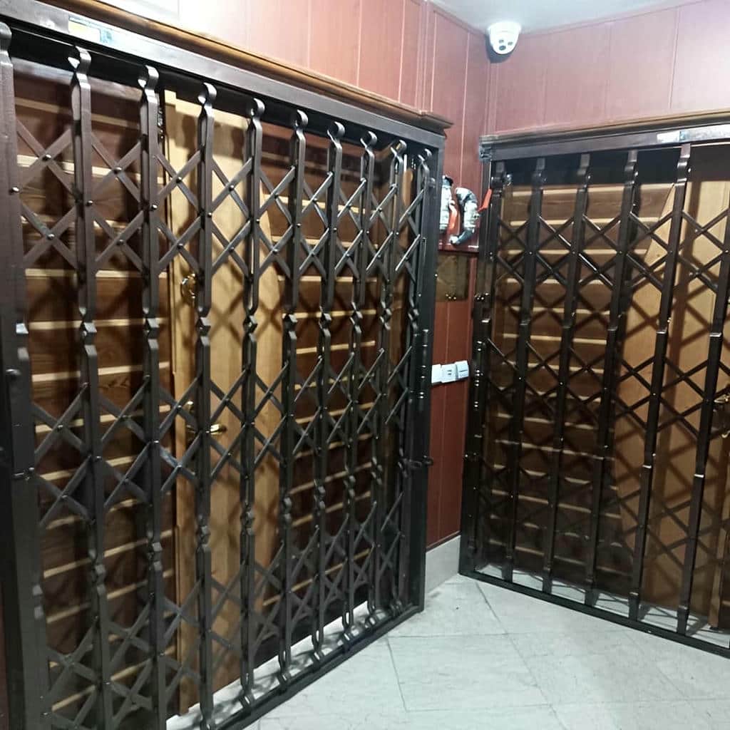 حفاظ درب آکاردئونی نصب شده در استان آذربایجان شرقی