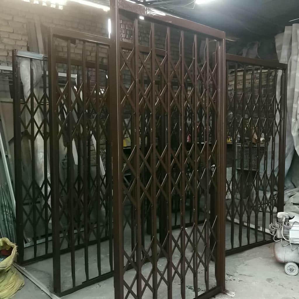 حفاظ درب آکاردئونی نصب شده در استان چهارمحال و بختیاری