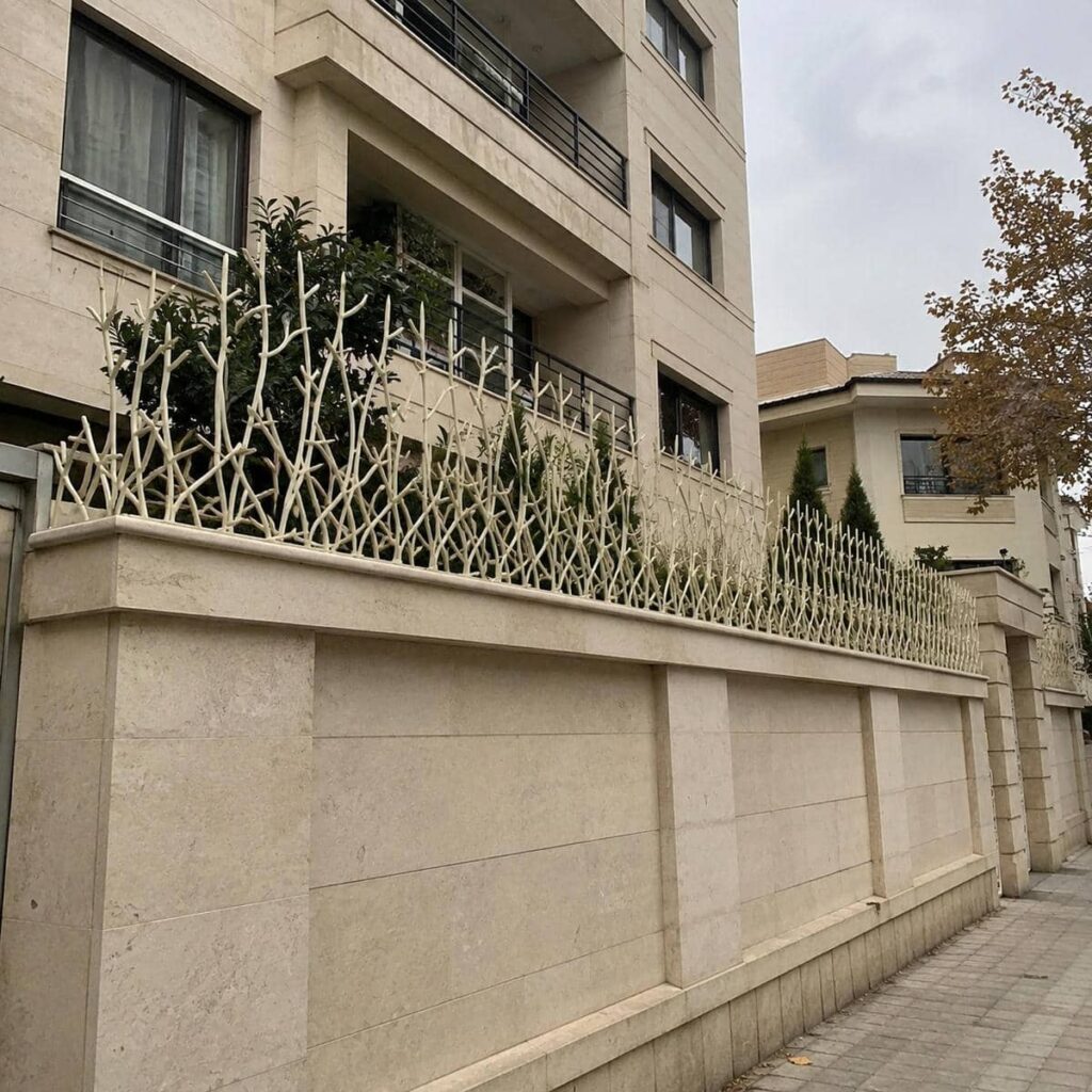 حفاظ دیوار سرنیزه‌ای خاکستری برای پروژه کرمانشاه