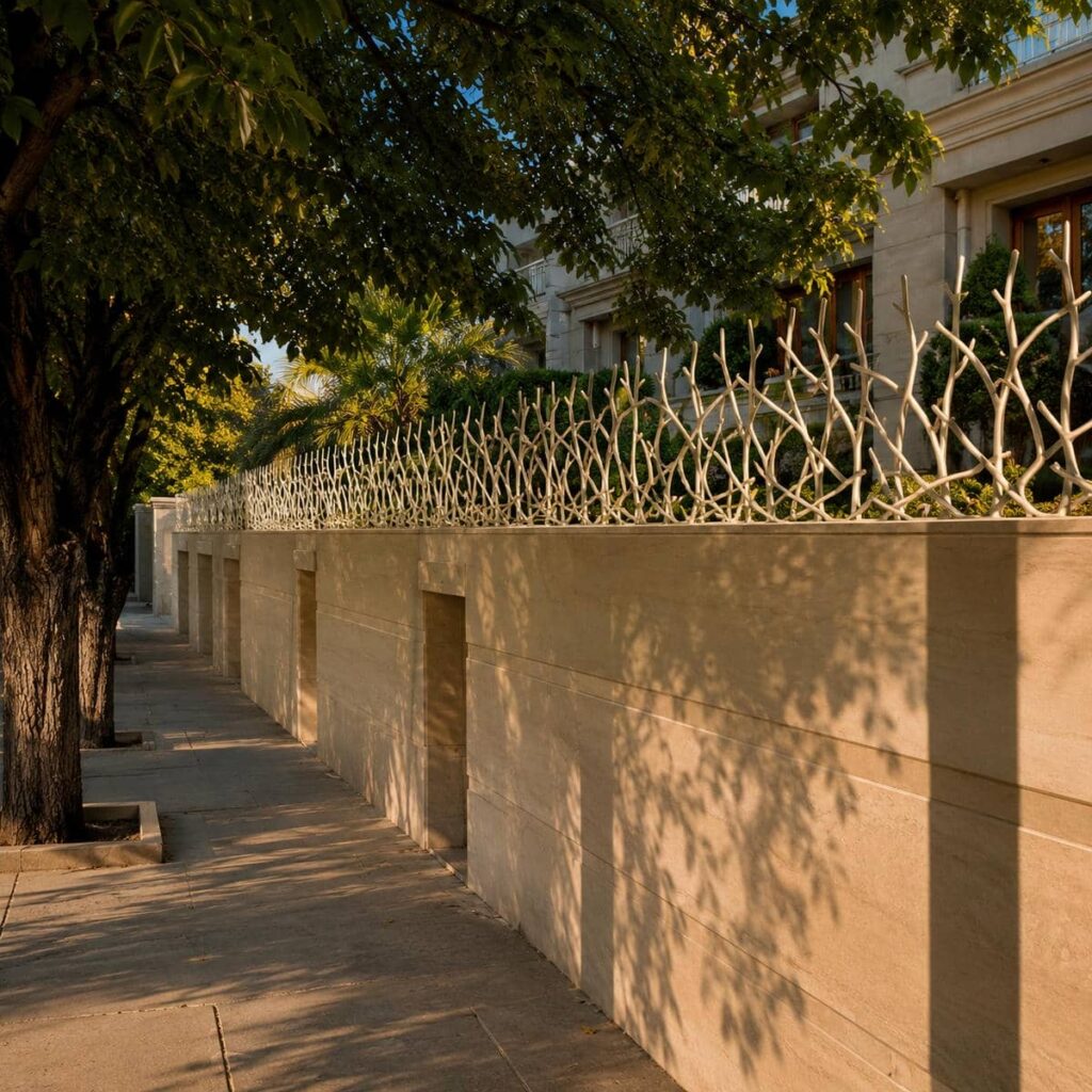 حفاظ دیوار سرنیزه‌ای طوسی در سنندج