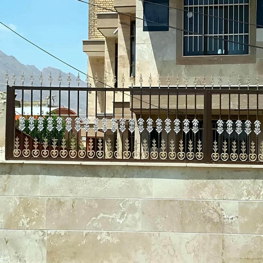 حفاظ دیوار سرنیزه ای طوسی در استان کهگیلویه و بویراحمد