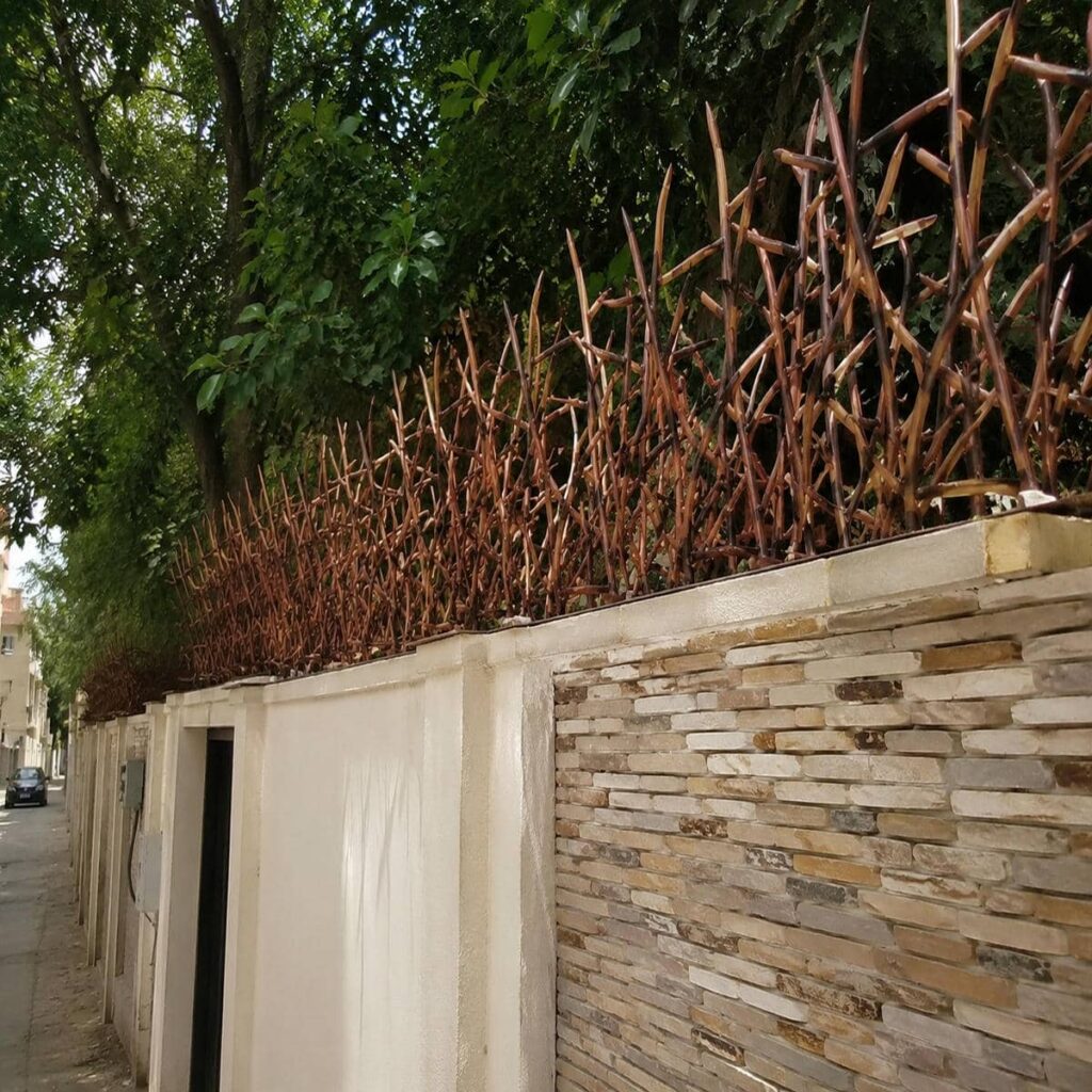 حفاظ دیوار سرنیزه ای طوسی در بوشهر