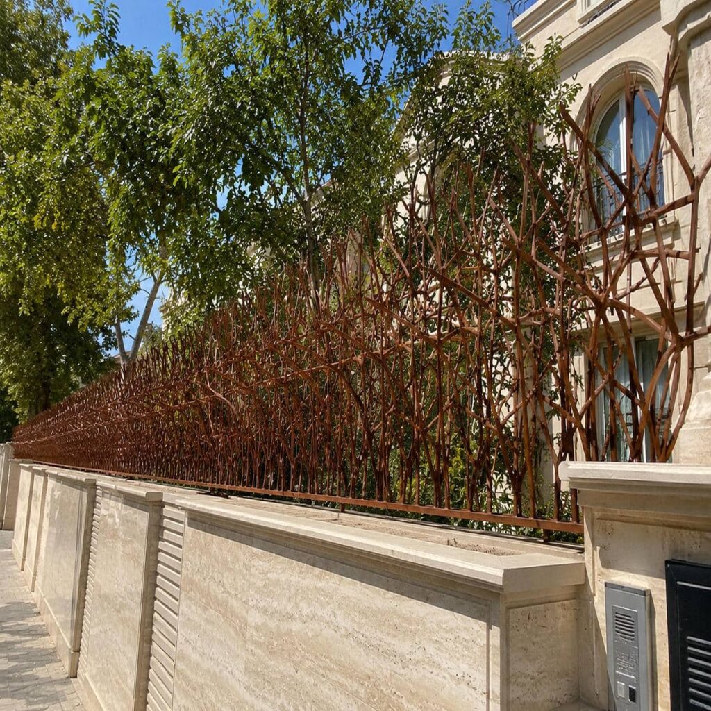 حفاظ دیوار سرنیزه ای طوسی در گرگان