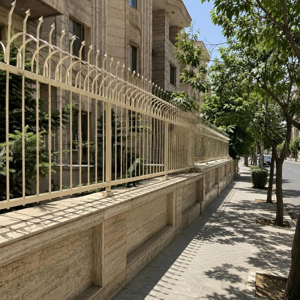 حفاظ دیوار سرنیزه ای فلزی در استان آذربایجان شرقی