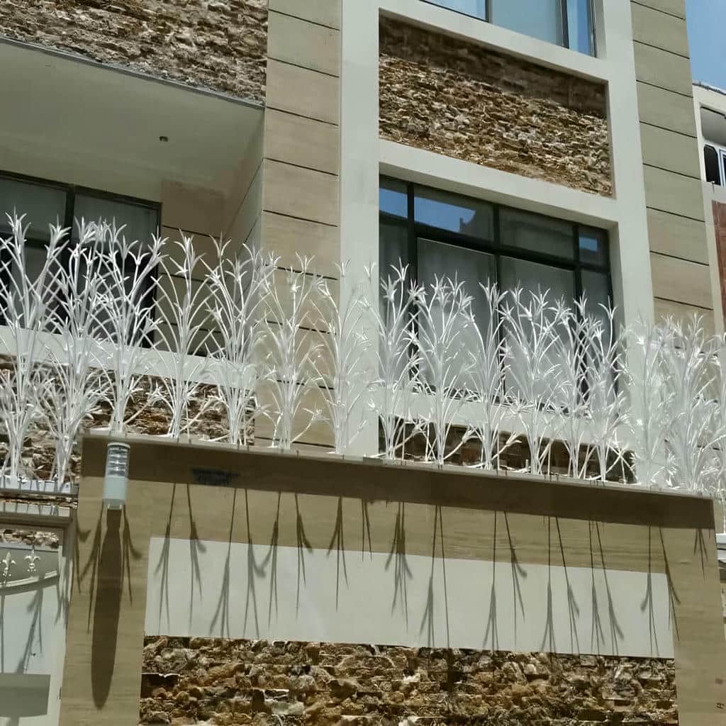 حفاظ دیوار سفارشی با پوشش مشکی مات