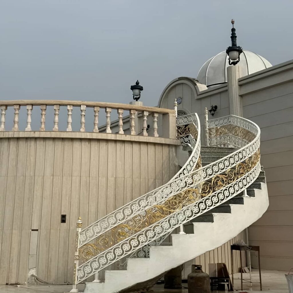 حفاظ پله فلزی با دست انداز ساده