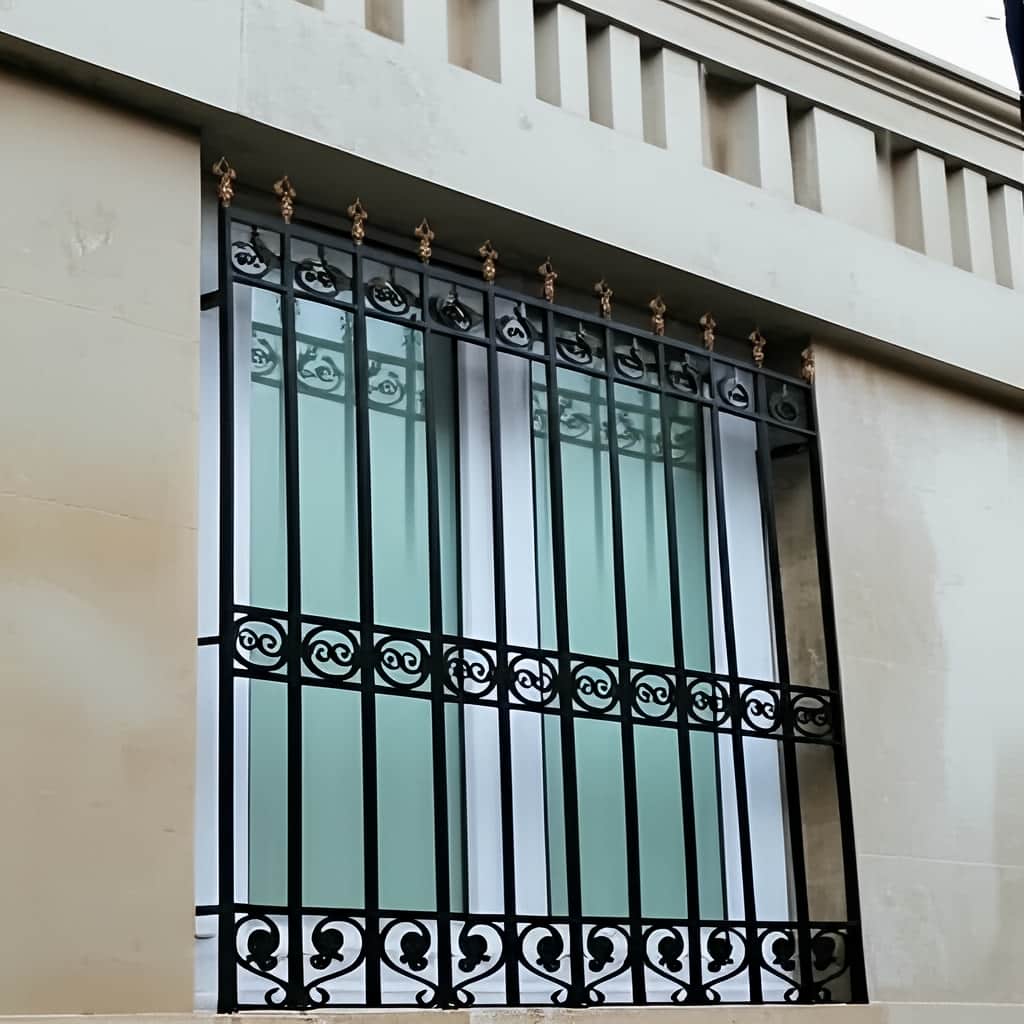 حفاظ پنجره فریم دار نمای آجری استان قم