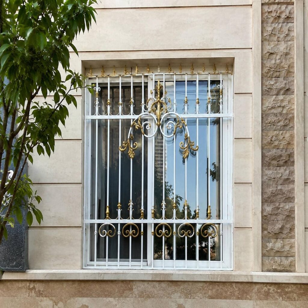 حفاظ پنجره فلزی با پوشش مشکی مات
