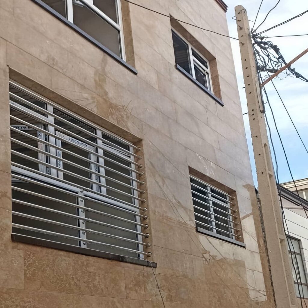 حفاظ پنجره مشکی با اتصال منظم در یزد