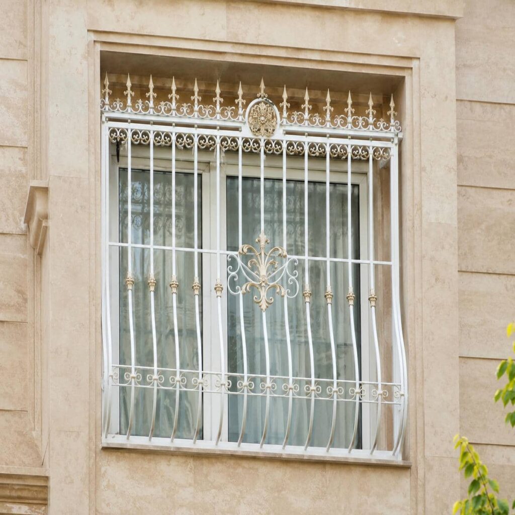 حفاظ پنجره هندسی با پوشش خاکستری مات