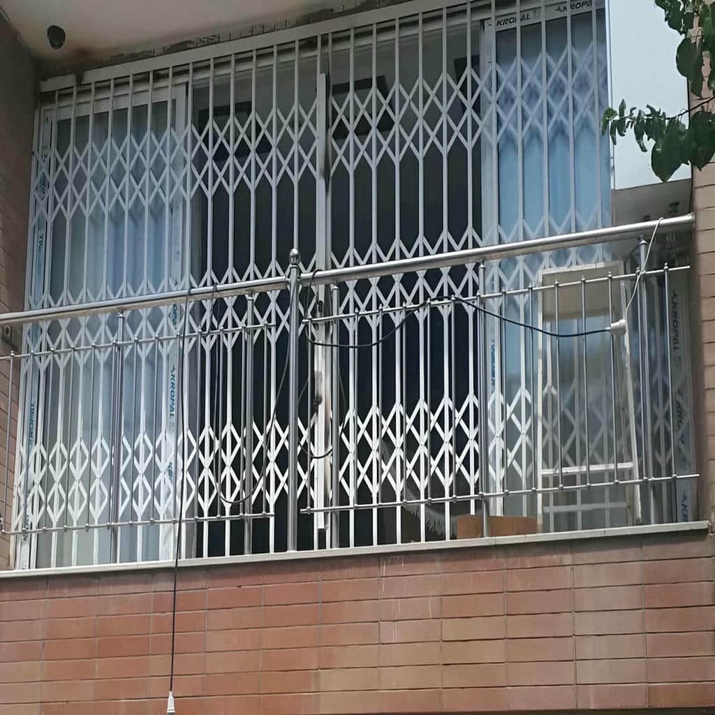 درب آکاردئونی آپارتمان با ریل فلزی منظم