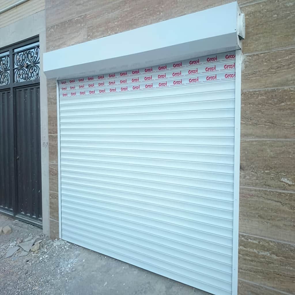 درب کرکره اتوماتیک روشن برای ورودی تجاری