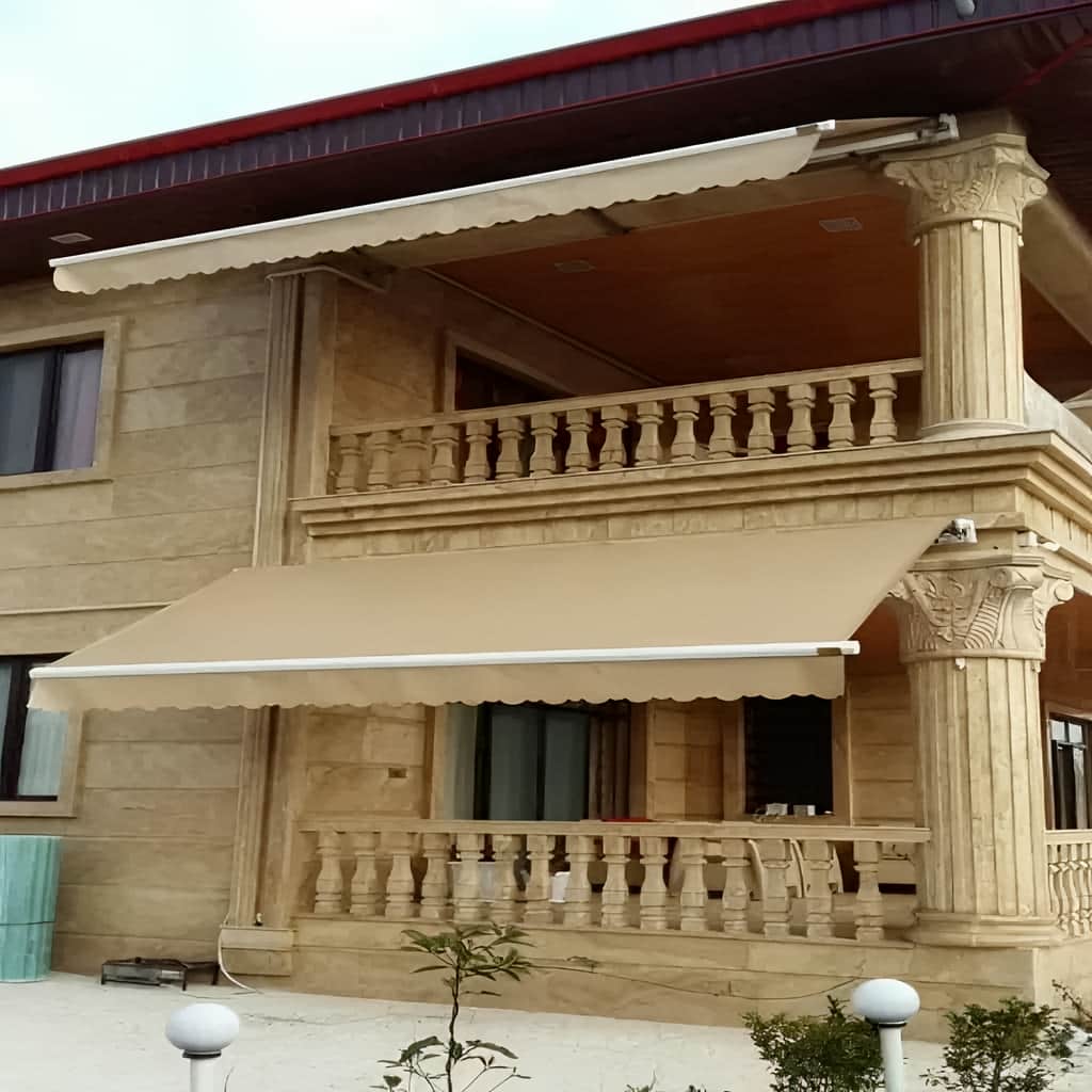 سایبان برقی جمع شونده روی ورودی فروشگاه