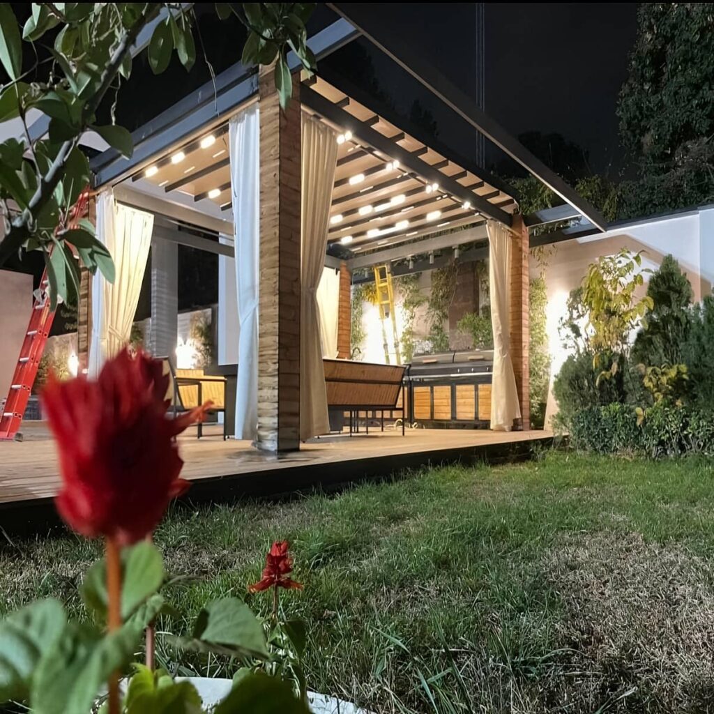 سایبان برقی پارچه ای طوسی برای تراس