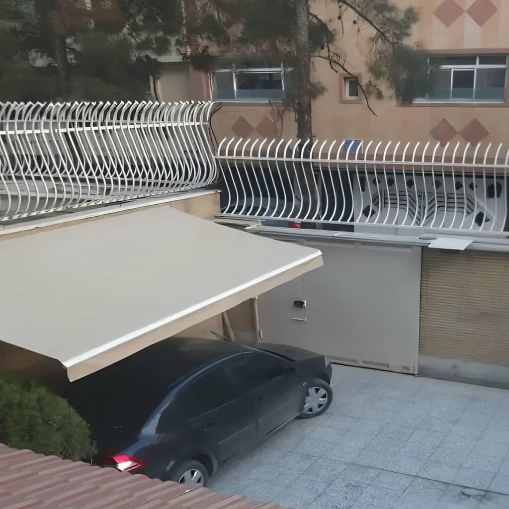 سایبان برقی کرم با پوشش مقاوم برابر باران