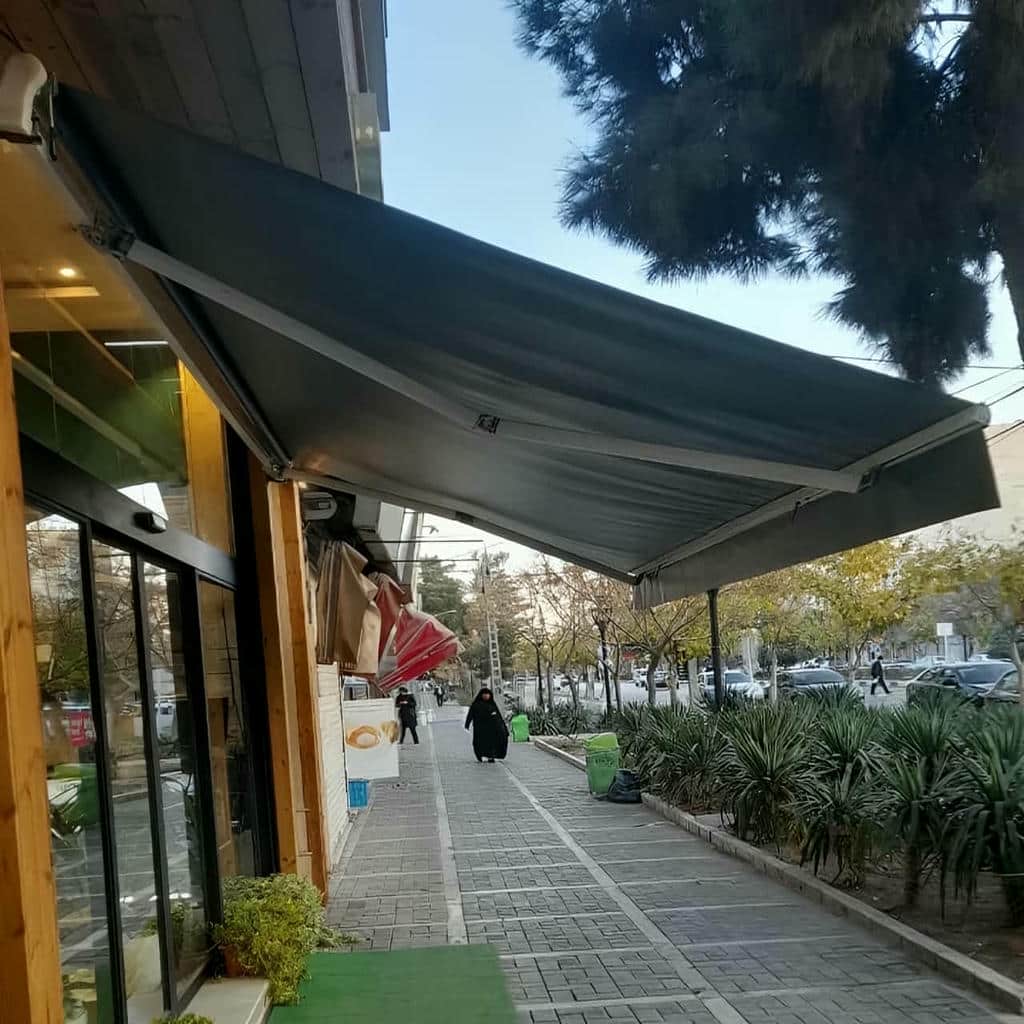 سایه بان اتوماتیک کرم برای پنجره بزرگ خانه