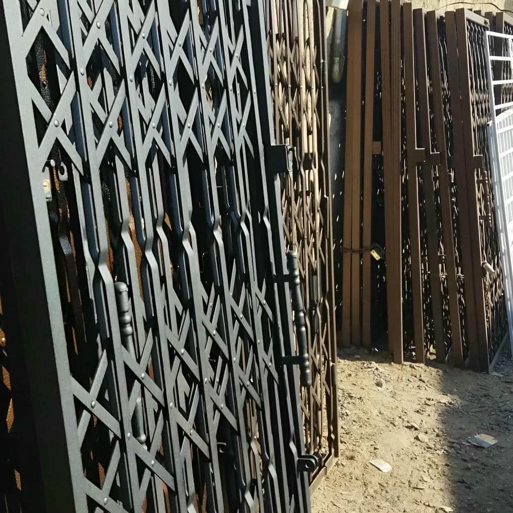 محافظ درب ورودی طوسی با قاب فلزی استان آذربایجان غربی محافظ درب ورودی طوسی با قاب فلزی استان آذربایجان غربی