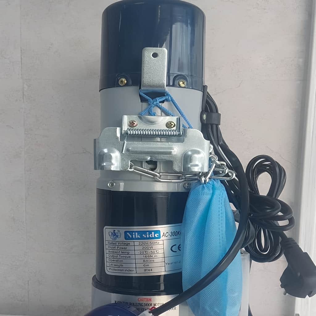 مدل ریموت‌دار مشکی برای پارکینگ ویلایی