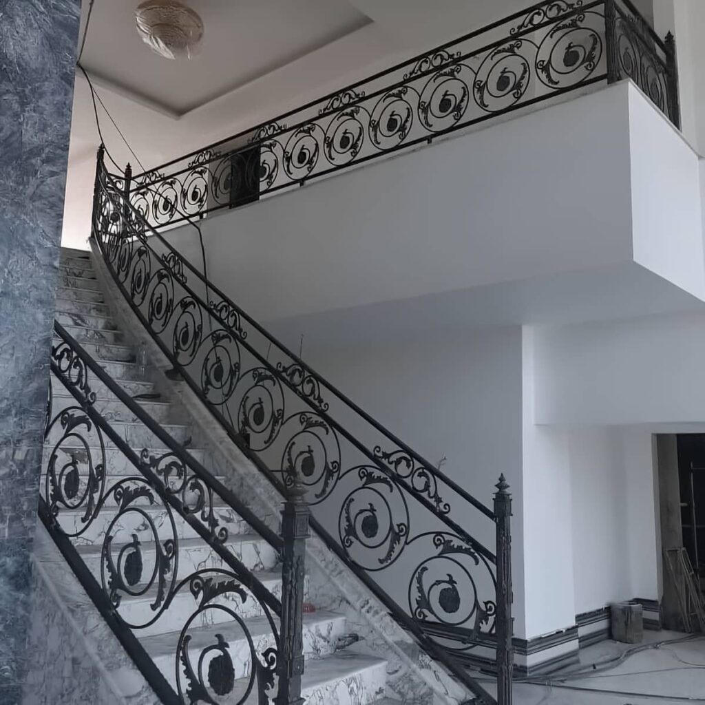 هندریل سفارشی کنار پاگرد در زاهدان
