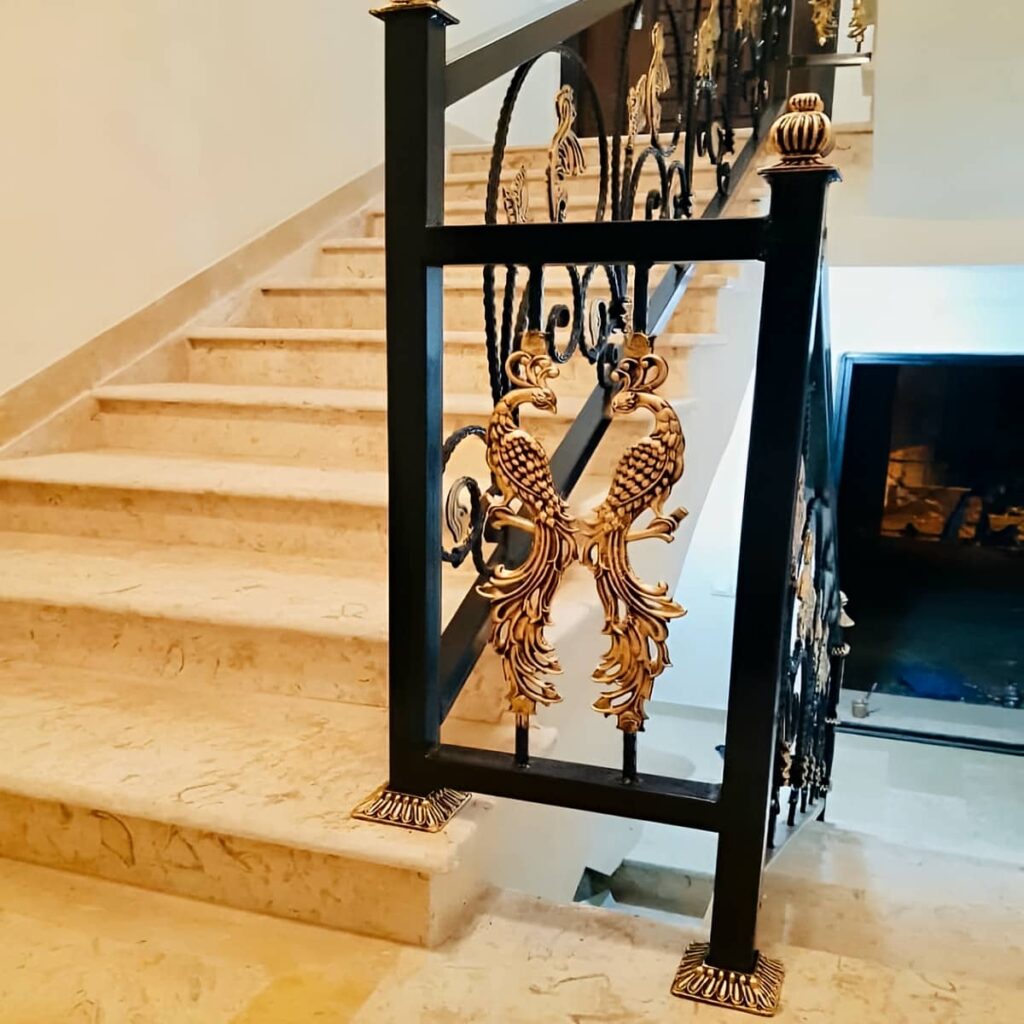 هندریل سفارشی کنار پله سنگی همدان