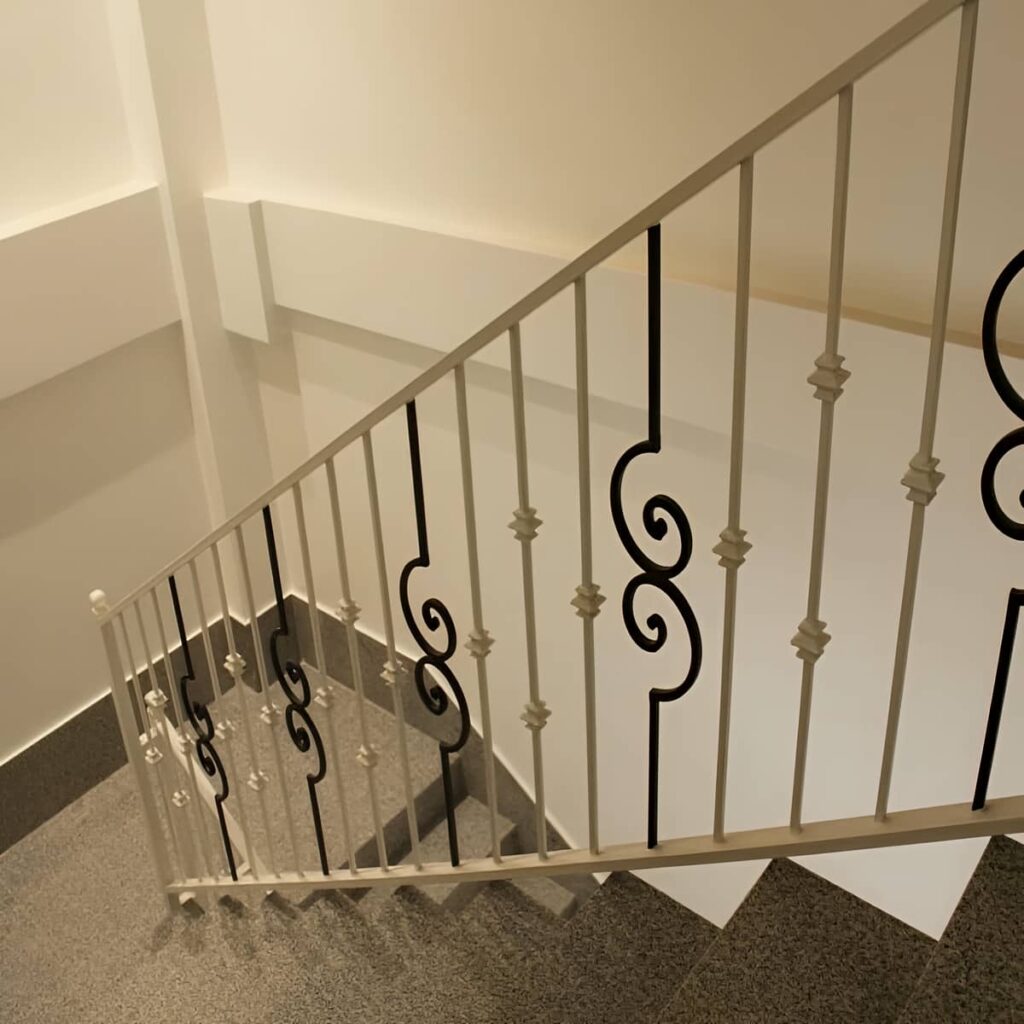 هندریل مشکی باغ در سنندج