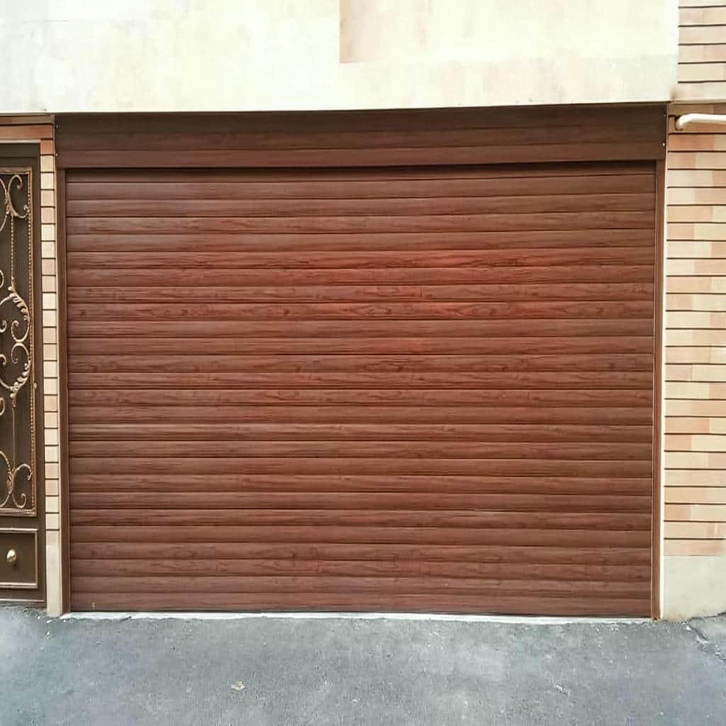 کرکره برقی با نمای نزدیک ریل و تیغه