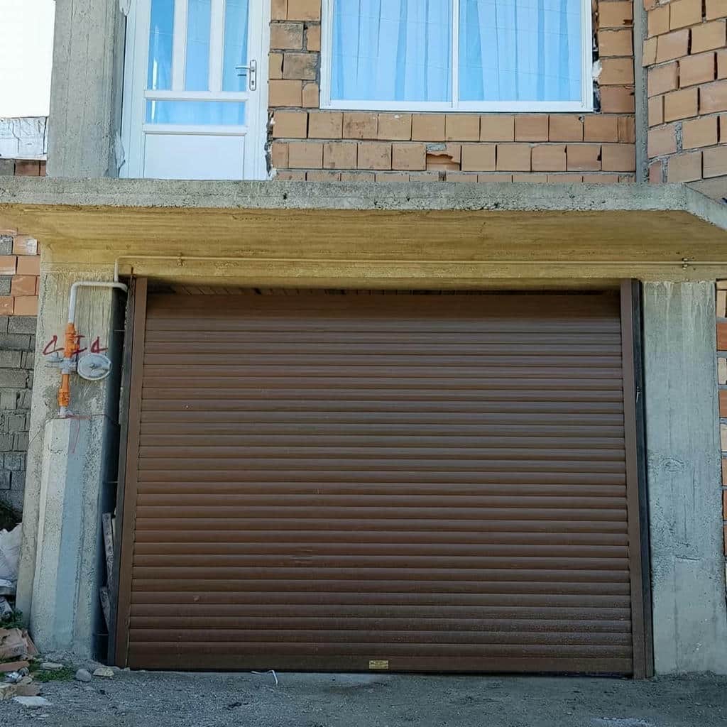 کرکره برقی مشکی برای ورودی پارکینگ مسکونی