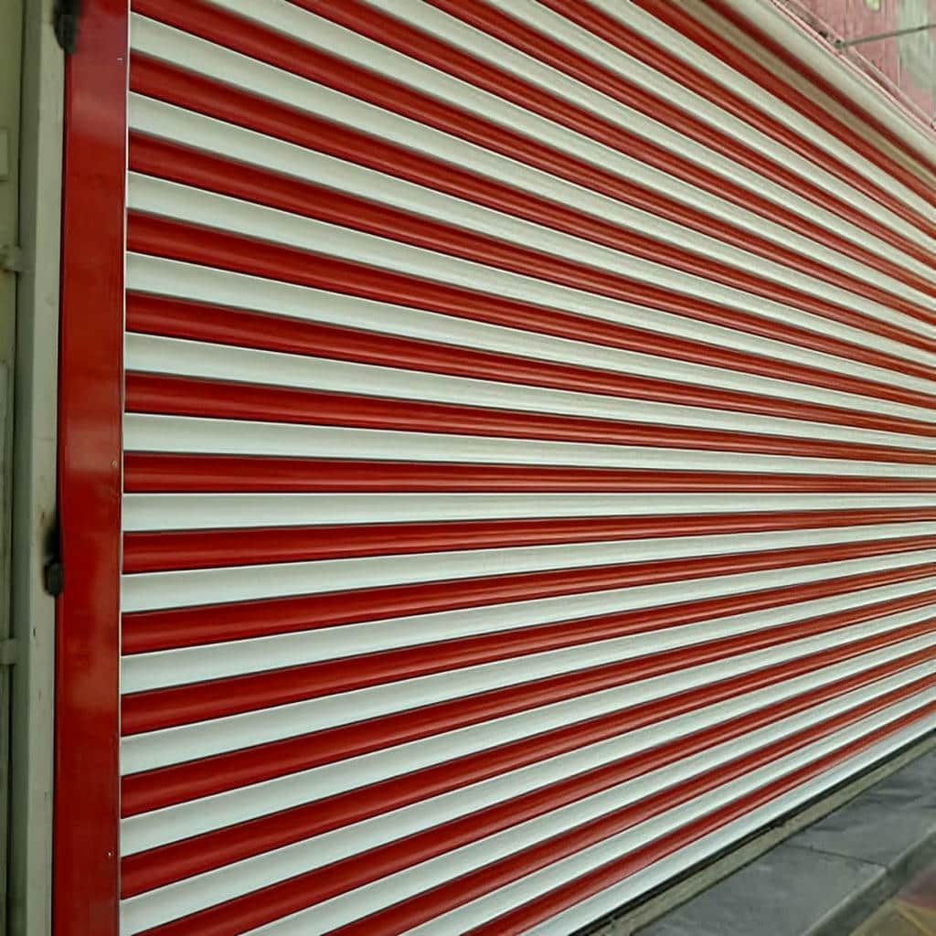کرکره ریموت دار مشکی برای ساختمان تجاری کرکره ریموت دار مشکی برای ساختمان تجاری