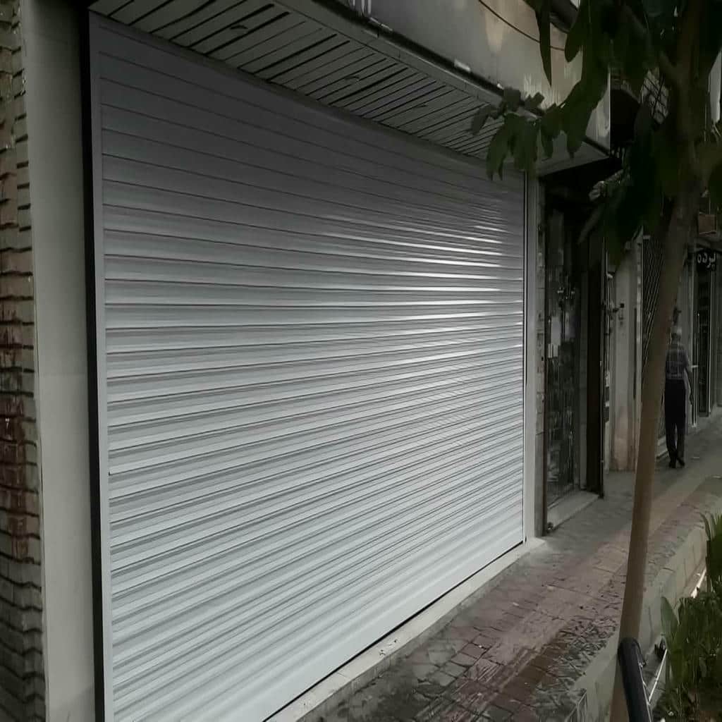 کرکره ریموت دار پارکینگ با نمای مدرن کرکره ریموت دار پارکینگ با نمای مدرن
